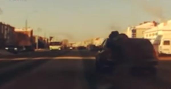 Сцена из боевика на улицах тюменского города: видео